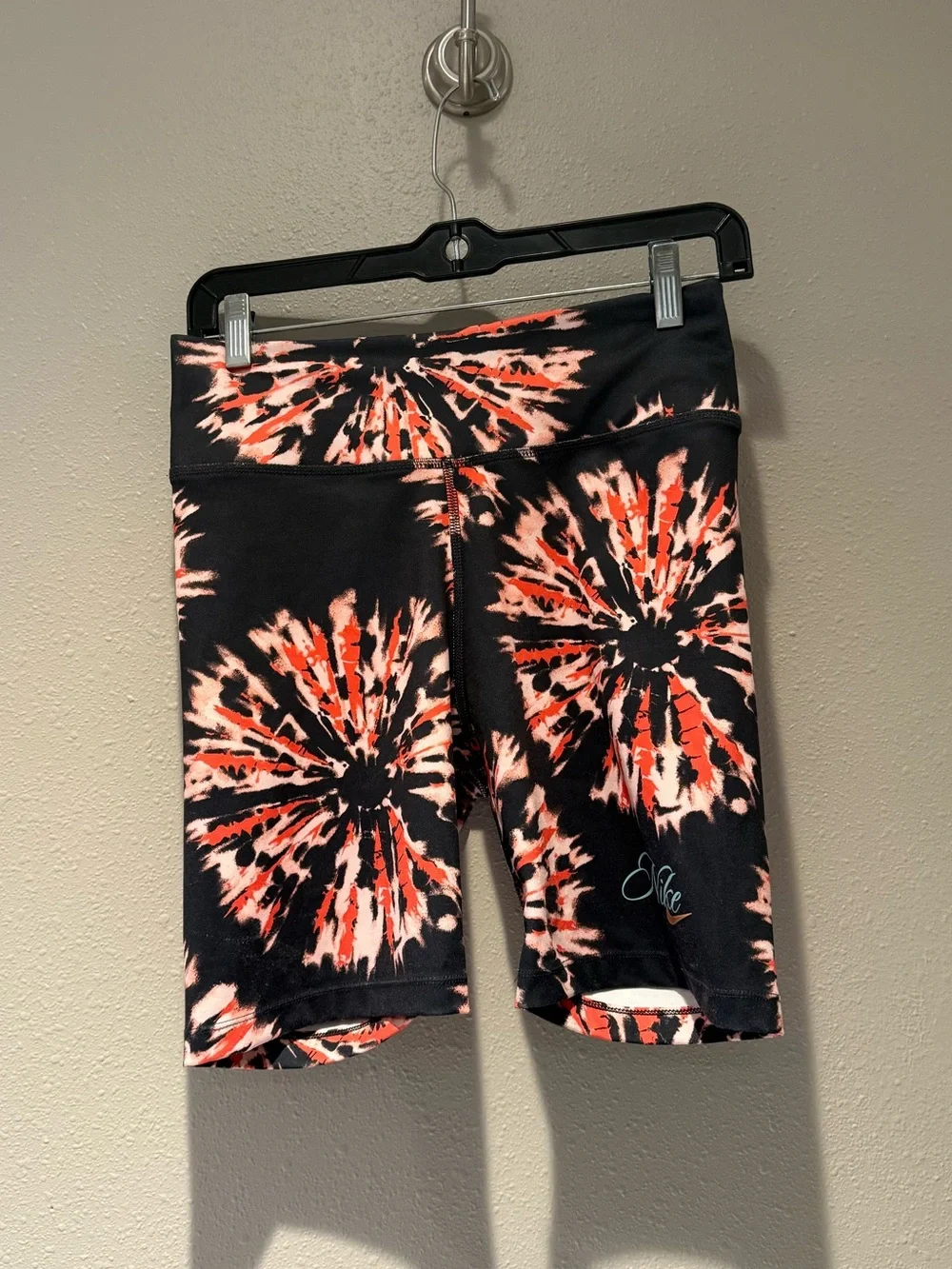 Nike High-Rise Sunburst Tie Dye Biker Shorts Black Orange Size Medium